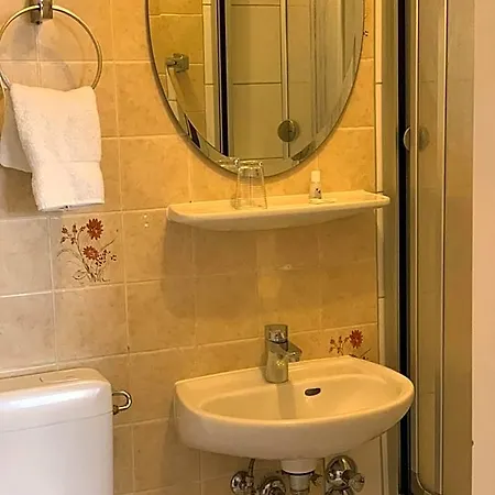 Ξενοδοχείο Jeong 2*